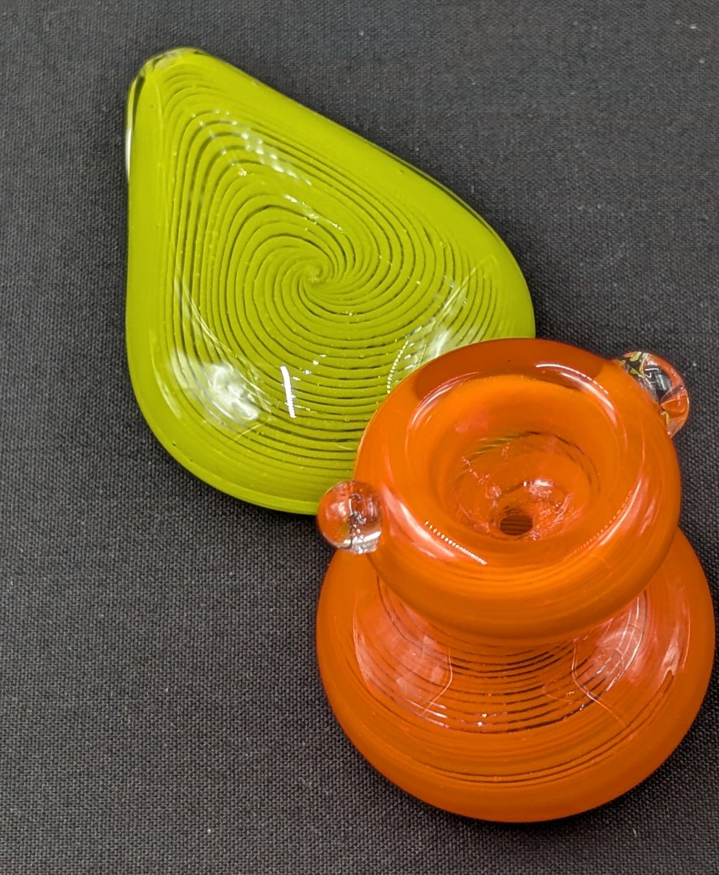 4.5" Glass Spoon Dual Bowls 2 Tier Swirl GO